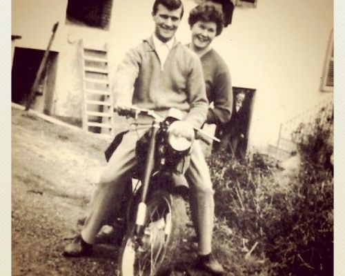 MV Agusta 125 Turismo Rapido  Giovanni Signorio with his  girlfriend  eventually his wife   on the Flying Ant in 1959. His  father, Carlo, who purchased the  bike for him can be seen in the  background.