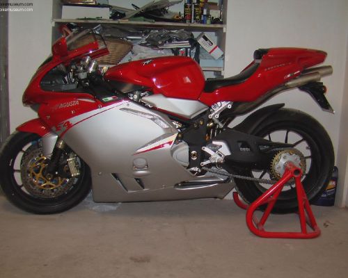 MV Agusta F4 1000 R 11  