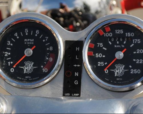 MV Agusta 750 S America  instrument cluster with km/h speedo  the bike   also has a mph speedo 