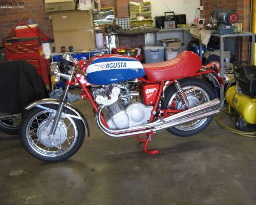 MV Agusta 750 Sport Drum Brake  Ian Mackay  s superbly restored Sport showing     the rare but original apostrophe on the side     decals.